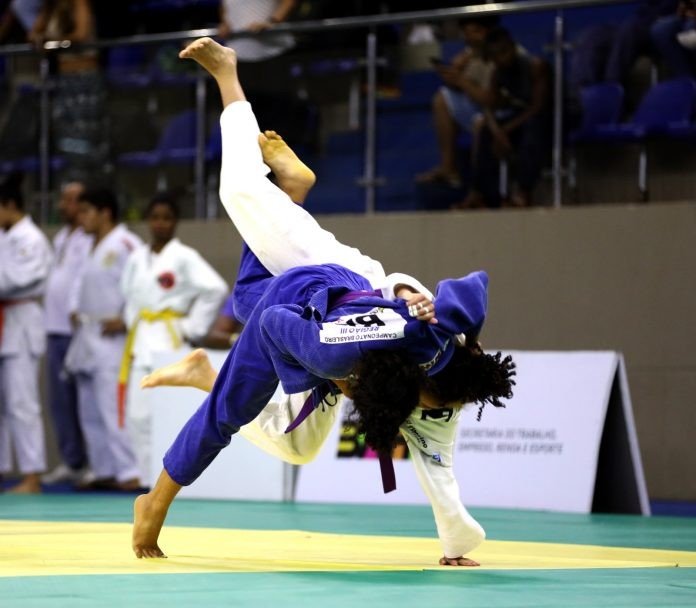 Na Bahia, estudantes de escolas públicas e privadas disputam vagas para etapas nacionais dos Jogos Escolares