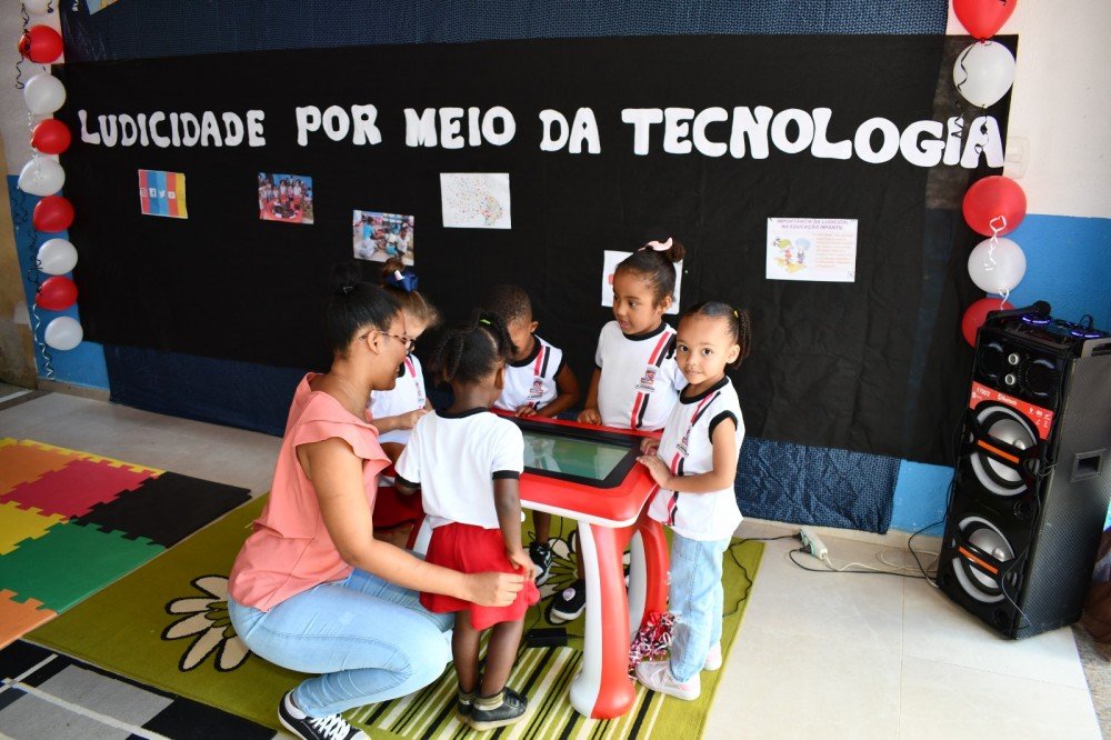 Creche municipal Dom Avelar (Boa União) recebe mesa digital interativa Playtable