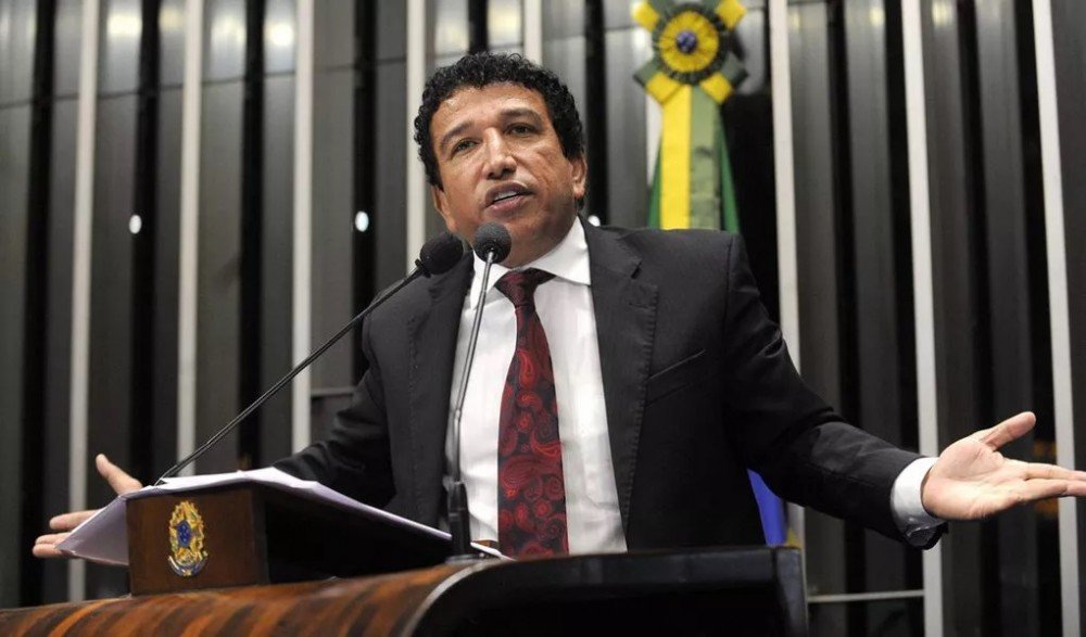 Nas redes sociais, internautas detonam Magno Malta: 'conseguiu superar o Marcos do Val e entrará para o Guinness Book'