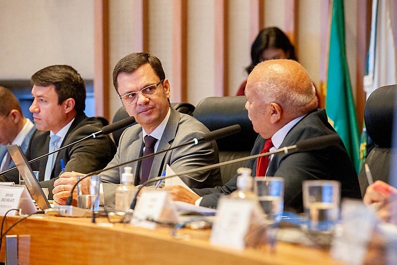 Anderson Torres se esquiva de responsabilidades e culpa Exército por manutenção do acampamento golpista no DF