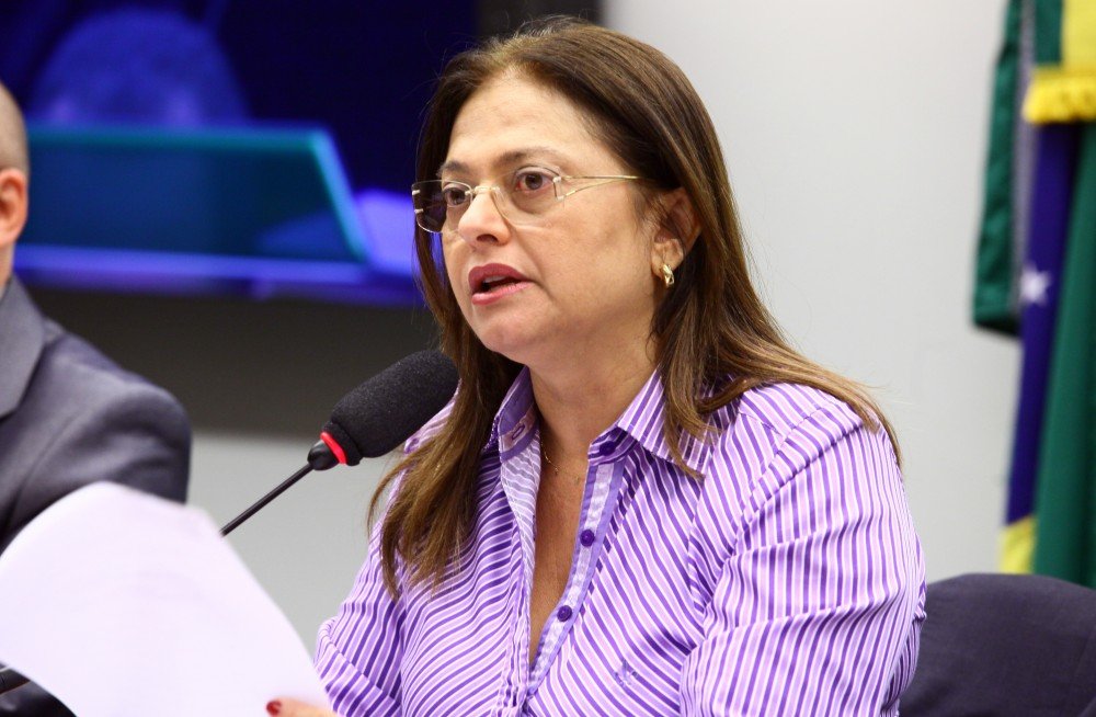 Quem está equivocada, eu ou Alice Portugal?