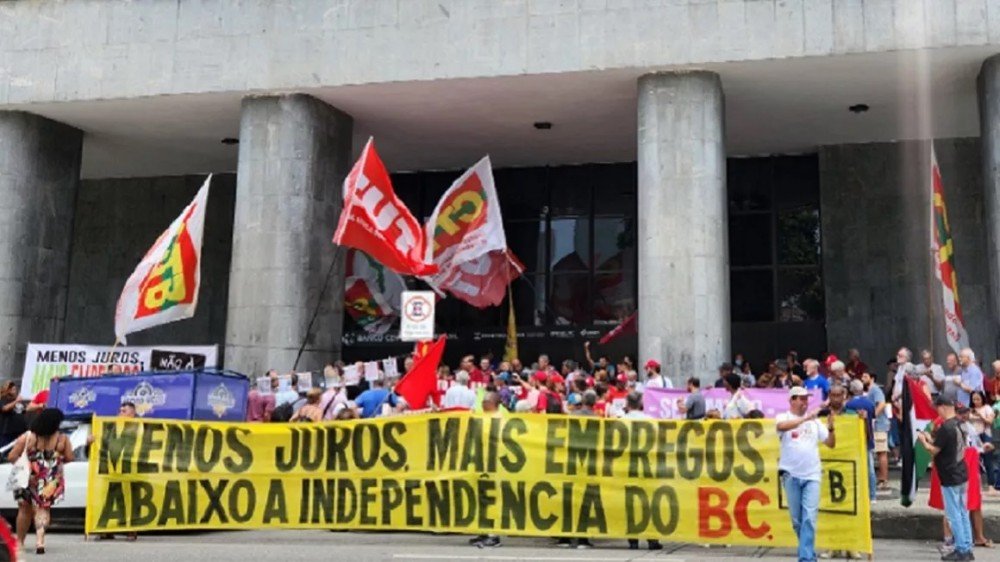 Diretora do BC sinaliza que taxa de juros não terá reduções acentuadas no Brasil