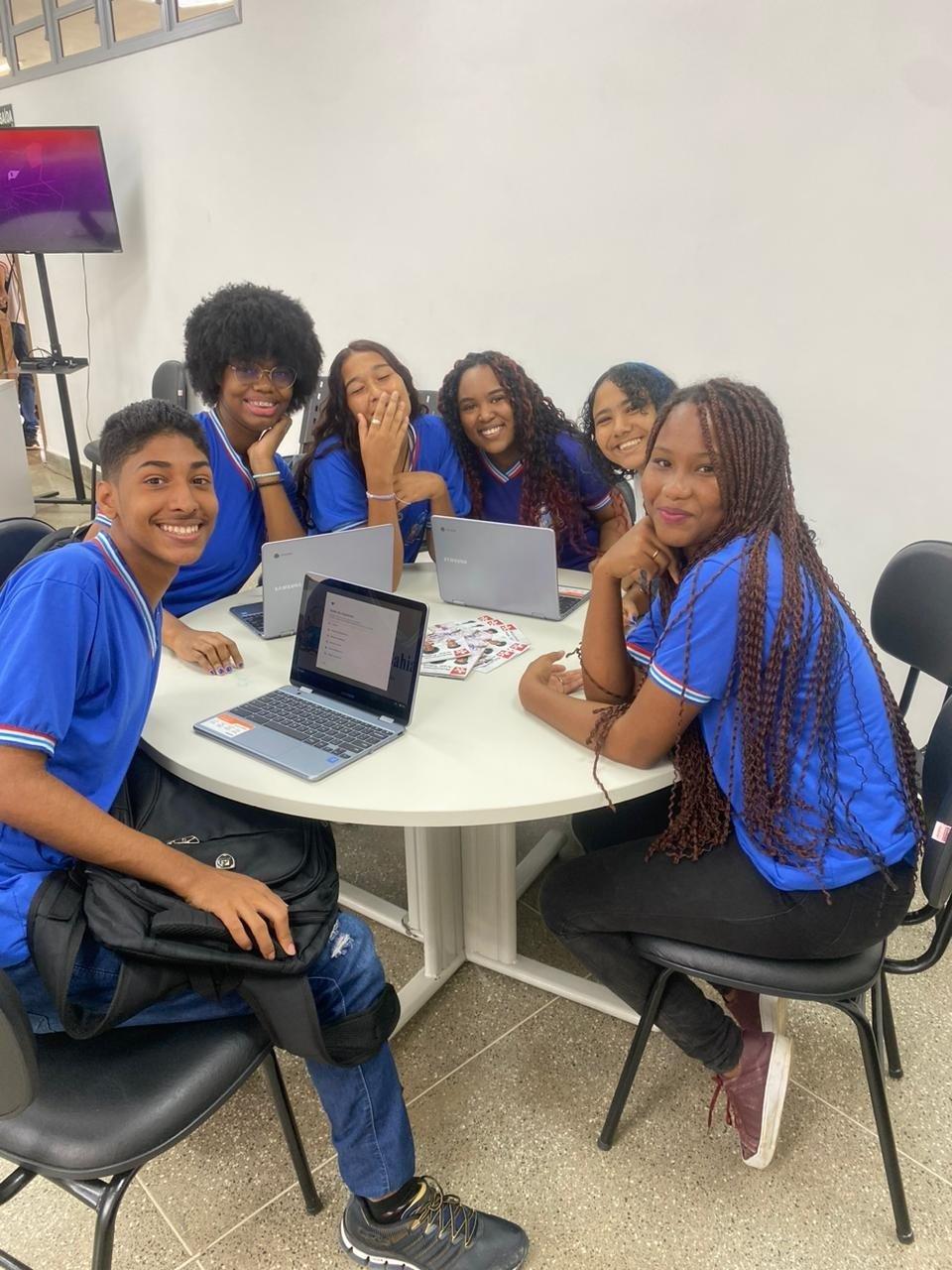 Em Ilhéus, Governo do Estado entrega 522 chromebooks para estudantes de 30 escolas estaduais e municipais