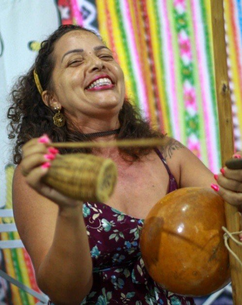 Professora da UFRB denuncia importunação sexual em voo e diz que comissário de bordo duvidou da sua versão