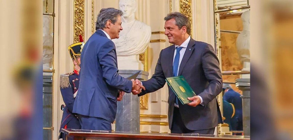 Nesta segunda-feira, candidato peronista na Argentina será recebido por Lula e Haddad