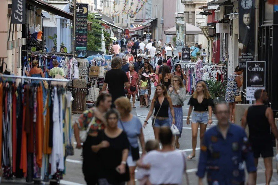 De almoços curtos a taxa para fotos: veja 12 medidas contra o excesso de turistas na Europa