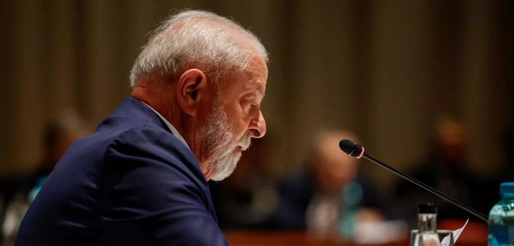 Lula assina MP que tributa super-ricos e envia projeto para tributar capital de brasileiros em paraísos fiscais