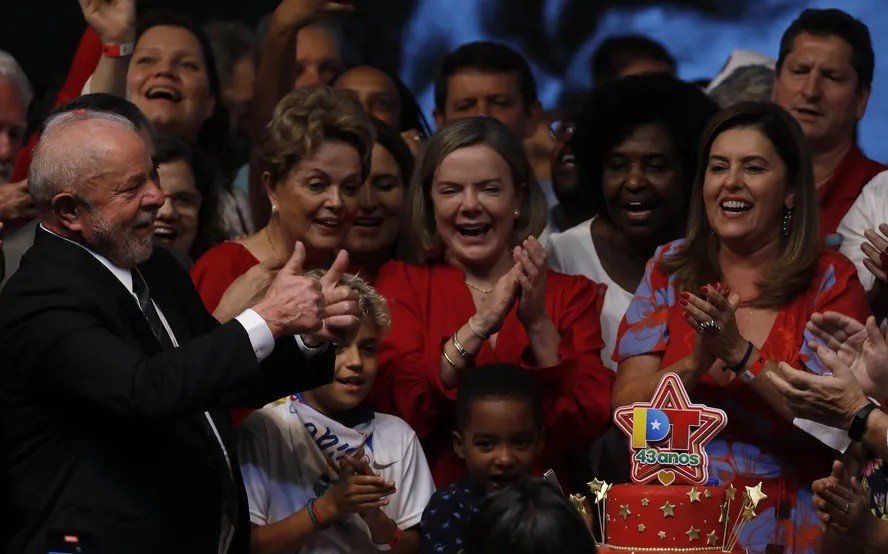 PT abre brecha para alianças com PL em 2024, e veto somente a 'projeto bolsonarista' divide o diretório nacional