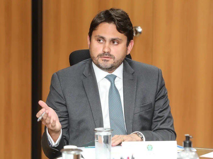 Indicado pelo União Brasil para o cargo de Ministro das Comunicações, Juscelino Filho teve bens bloqueados pelo STF