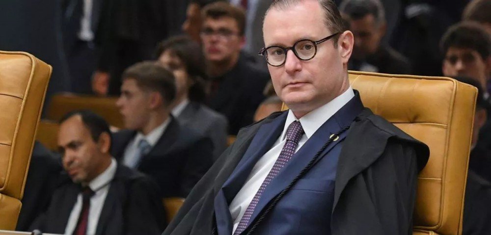 Em voto progressista, Zanin suspende concurso da PMDF por limitar participação de mulheres