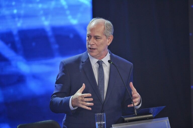 Crítico da política econômica de Lula, Ciro elogia trabalho de Aloizio Mercadante no BNDES