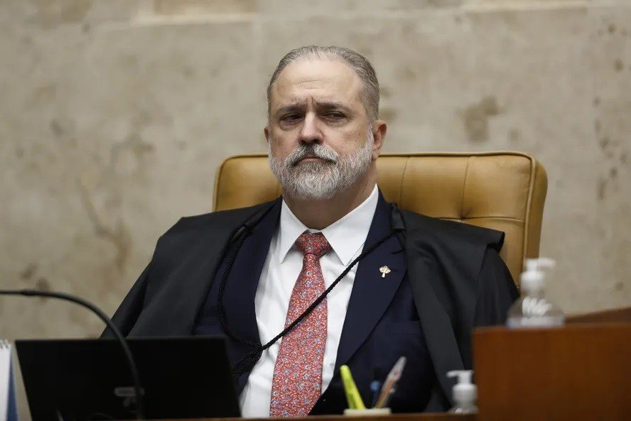 Com a saída de Aras da PGR, bolsonaristas ficam apreensivos com o fim da blindagem na Justiça