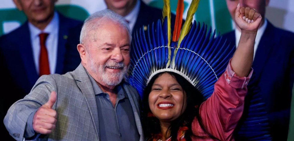 Lula vai demarcar novas terras indígenas, anuncia Sônia Guajajara