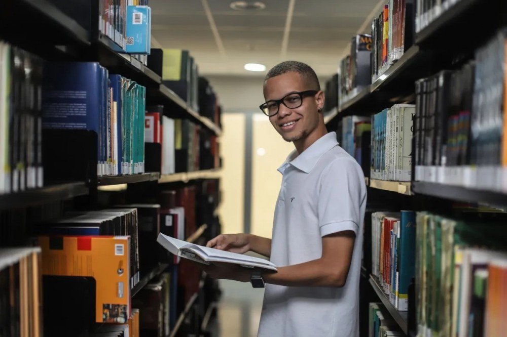 Estudantes buscam mais descontos e bolsas para vagas de faculdades