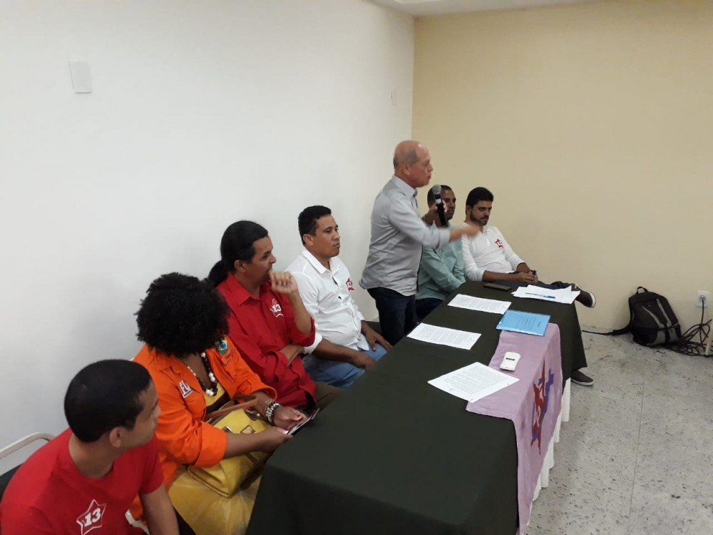 Diretório do PT de Alagoinhas apresenta candidaturas em reunião concorrida.