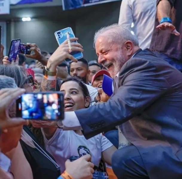 Brasileiros estão mais otimistas com o futuro e 59% acreditam que o País vai melhorar em 2023, aponta Ipespe