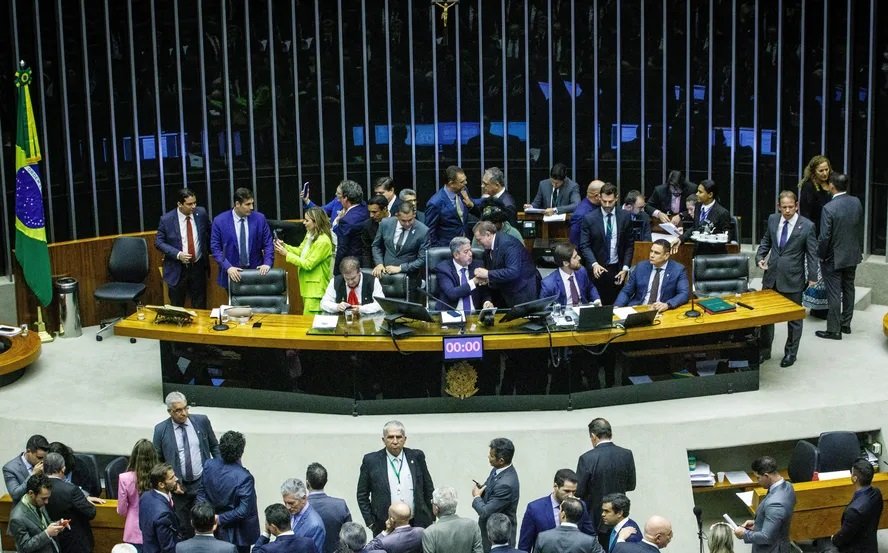 Câmara amplia rotina de tramitação relâmpago e reduz debate em projetos de interesse do Centrão