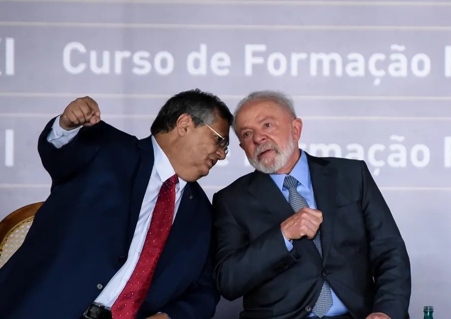 Favorito ao STF, Dino entra na mira do Centrão após ações da PF e vê PT agir para desmembrar ministério