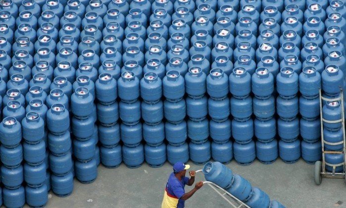 Petrobras aumenta preço do gás de botijão residencial em 4,4% a partir de amanhã