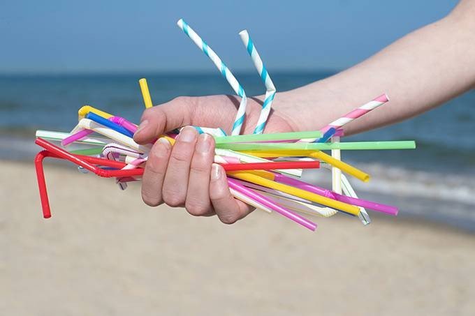 Rio de Janeiro é primeira cidade brasileira a proibir canudos plásticos