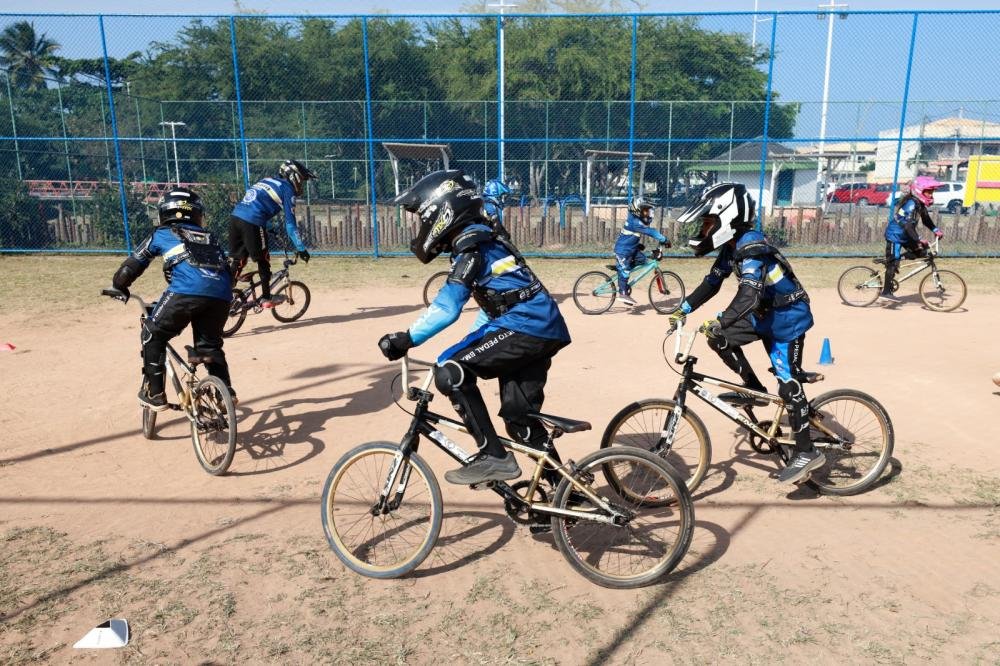 Crianças se destacam em campeonatos brasileiros e mundiais de bicicross; projeto oferece vagas gratuitas em 2023 