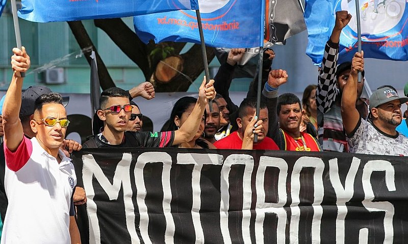 Com a hashtag #baratoquesaicaro, os trabalhadores convocam mobilização nesta sexta - Fábio Rodrigues-Pozzebom / Agência Brasil