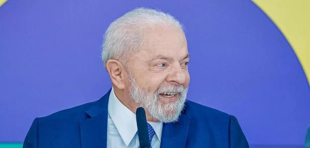 Lula é internado em hospital de Brasília para ser submetido a cirurgia no quadril