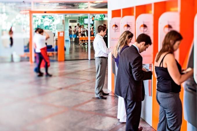 Itaú recruta 1.270 universitários e também busca gerentes em todo país