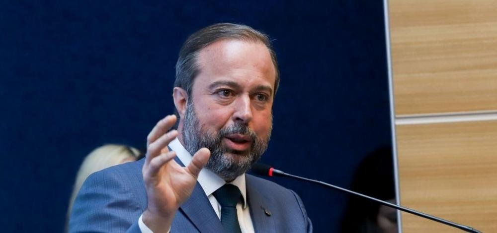 Após defender recompra da RLAM, ministro afirma que Petrobras deve readquirir refinarias privatizadas