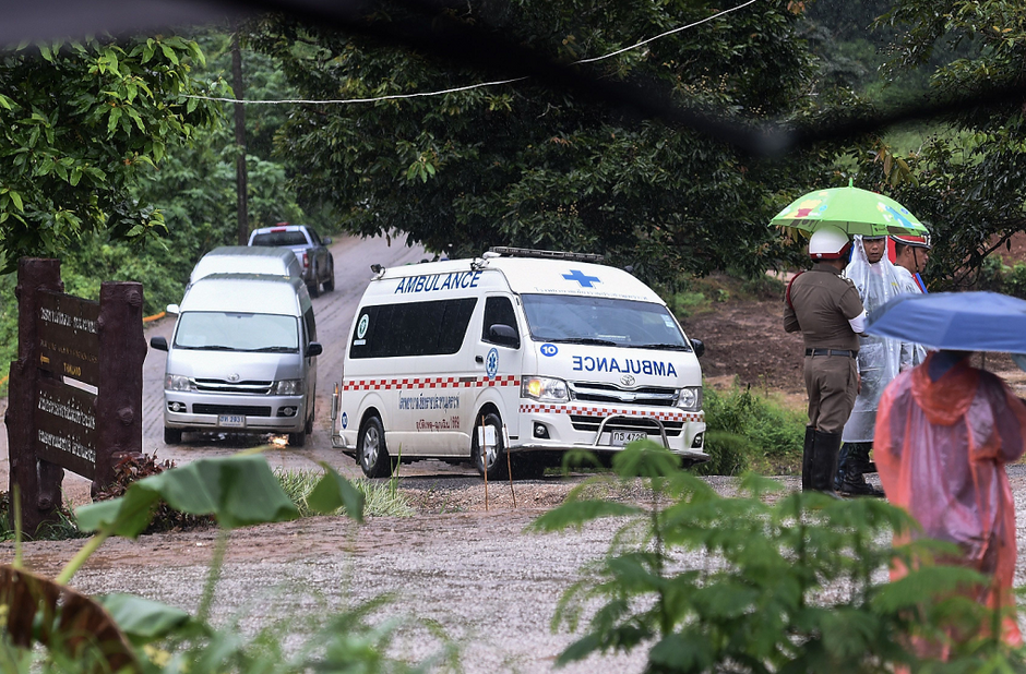 Em 3º dia de resgate, equipes retiram mais crianças de caverna na Tailândia