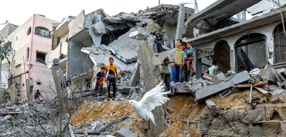 Genocídio: Gaza tem escassez de água, falta de sacos para cadáveres e 11 mortes por hora
