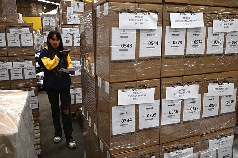 Argentinos vão às urnas para decidir se sua moeda continuará existindo