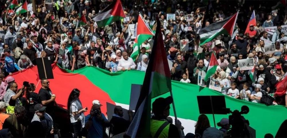 Manifestações a favor dos palestinos reúnem milhares de pessoas pelo mundo neste sábado (vídeos)