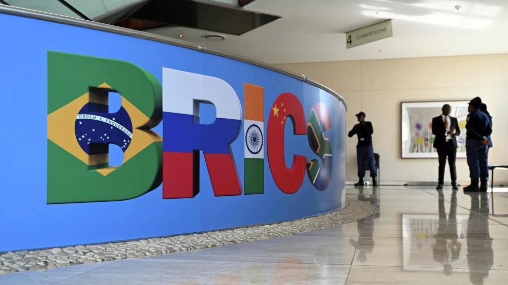 EUA veem seu 'controle sobre o mundo' enfraquecer diante de avanço do BRICS+, opina analista