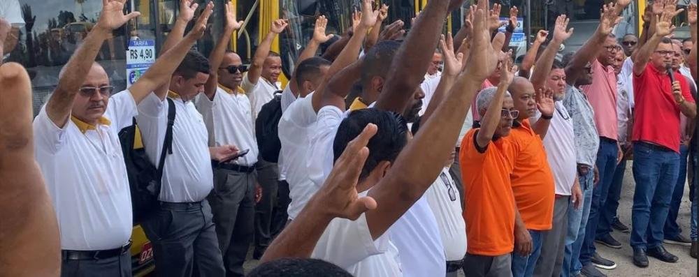 Em Salvador, rodoviários decretam estado de greve após assembleia nas garagens
