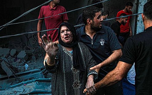 'Mesmo que sobrevivam às bombas, palestinos temem morrer de fome e sede', diz militante na Cisjordânia