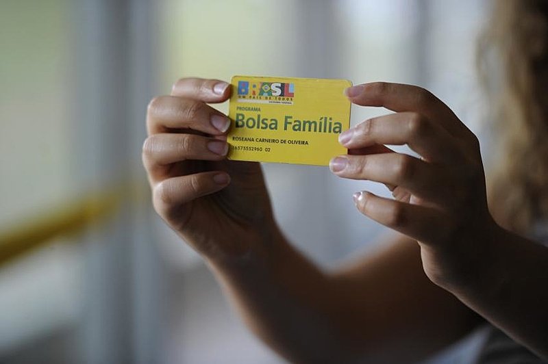 Inscritos no Bolsa Família com final do NIS 9 e 0 recebem parcela de outubro nesta semana