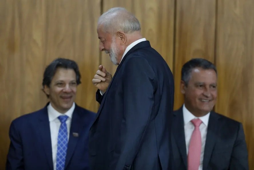 Governo discute mudar meta fiscal de 2024 para déficit de 0,25% ou 0,5% do PIB