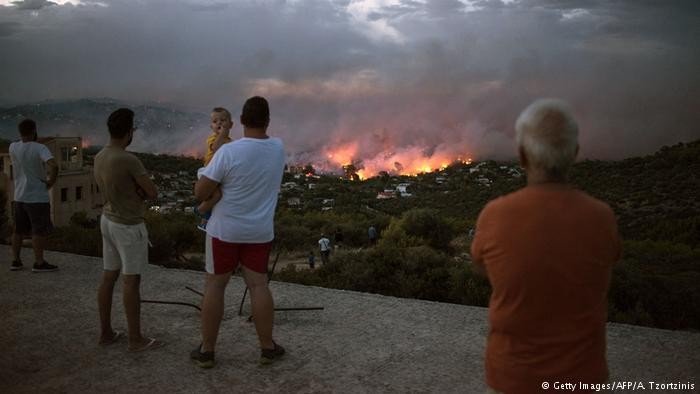 Incêndios florestais saem de controle na Grécia e deixam dezenas de mortos