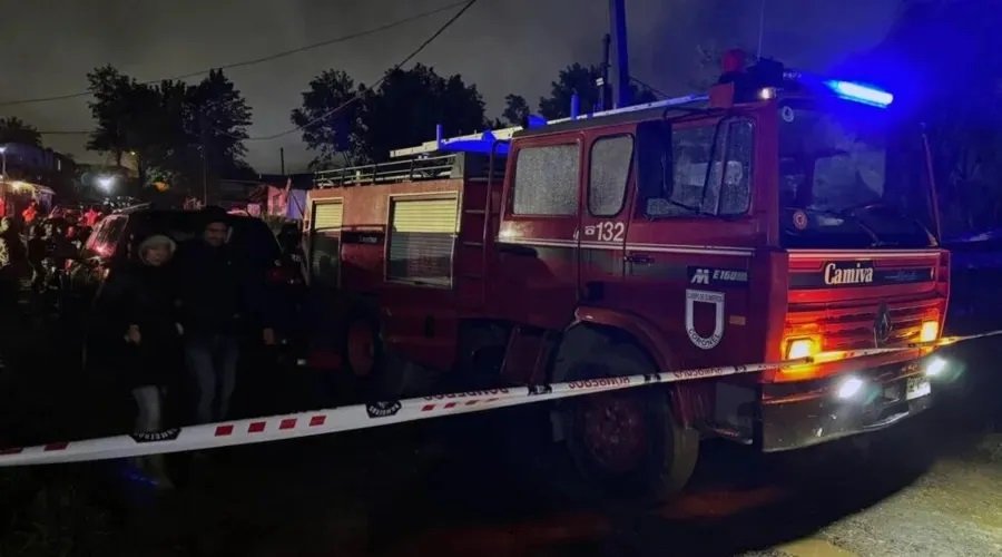 Oito crianças estão incluídas entre os mortos - Foto: Ivan Flores/AFP