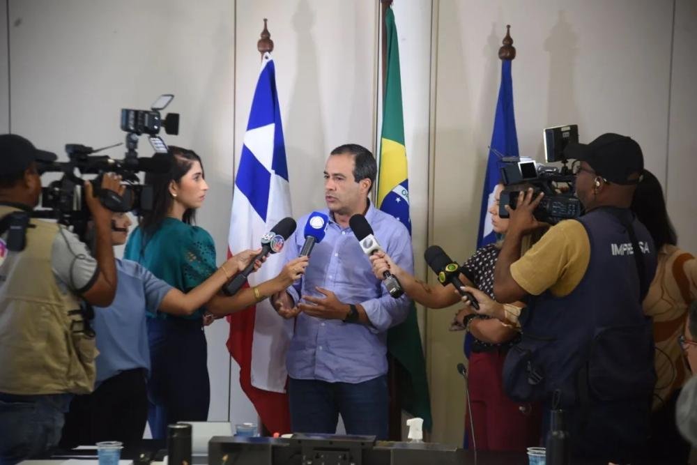 Após reunião, Bruno diz confiar que não haverá greve dos rodoviários