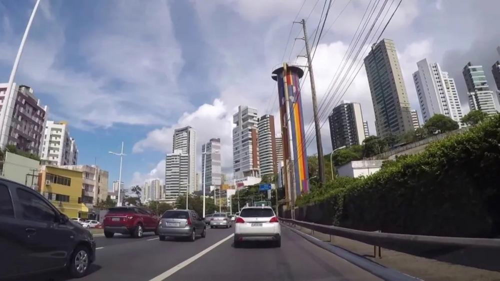 Corpo é encontrado na Av. Juracy Magalhães