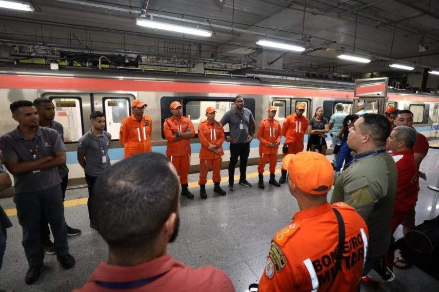 Corpo de Bombeiros realiza simulado com explosivos no metrô de Salvador