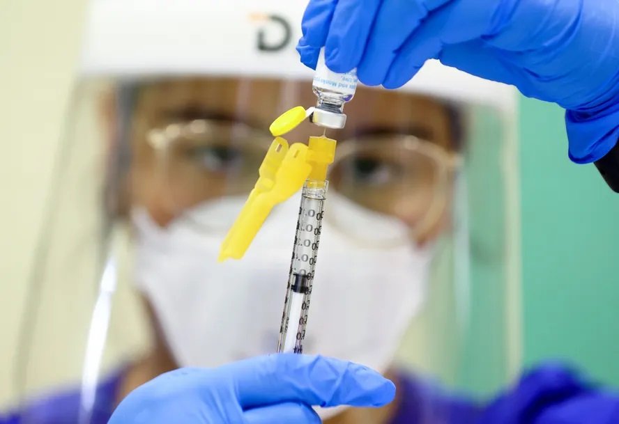 Sem procura, quase 30 mil doses da vacina de Mpox encalham no Brasil