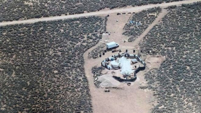'Nunca vi nada assim': polícia encontra 11 crianças famintas em barraco no meio de deserto nos EUA