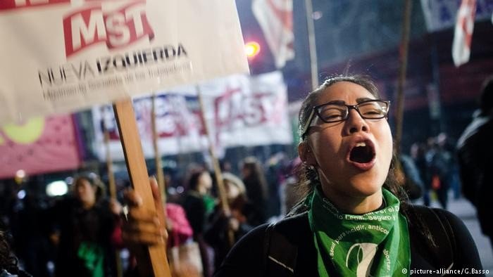Senado da Argentina rejeita legalizar o aborto