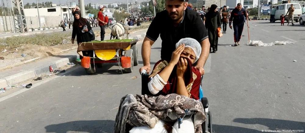Pacientes e médicos deixam maior hospital da Faixa de Gaza