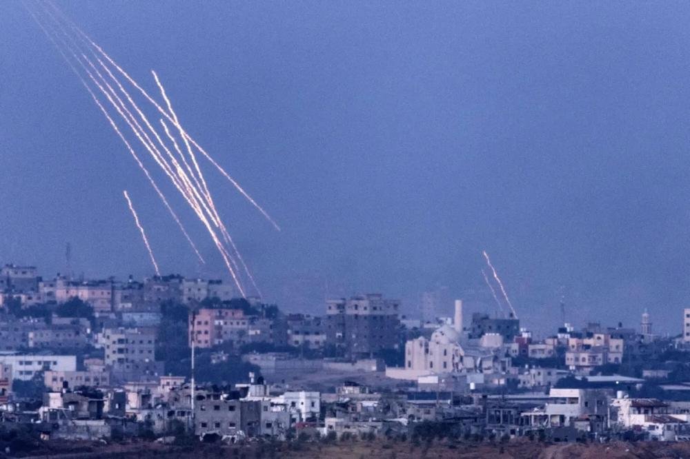 Mais de 80 morrem após bombardeio em campo de refugiados de Gaza