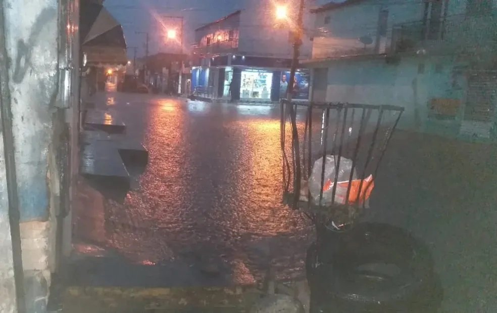 Ventos fortes e chuva de granizo causam estragos no oeste da Bahia