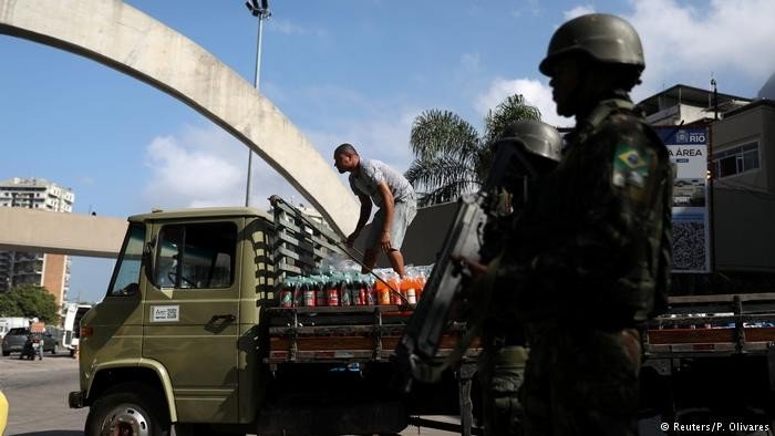 Intervenção no Rio: muitos tiros, pouco resultado